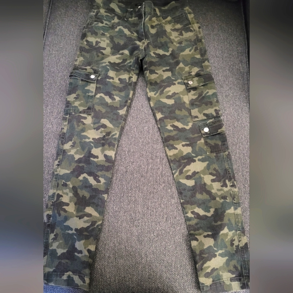 Venus Camouflage cargo pants